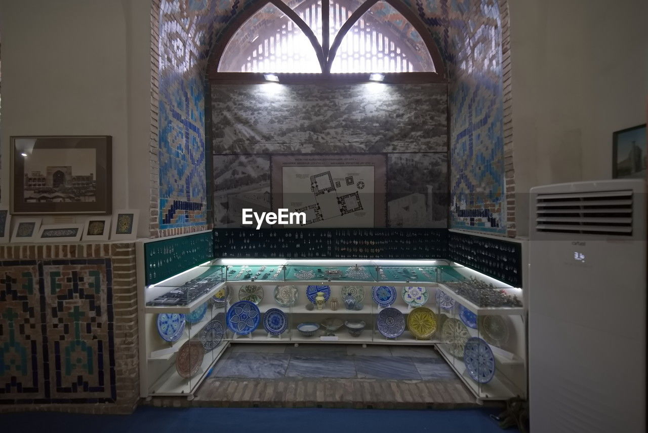 indoors, architecture, room, no people, interior design, built structure, estate, building, mansion, ornate, flooring, arch