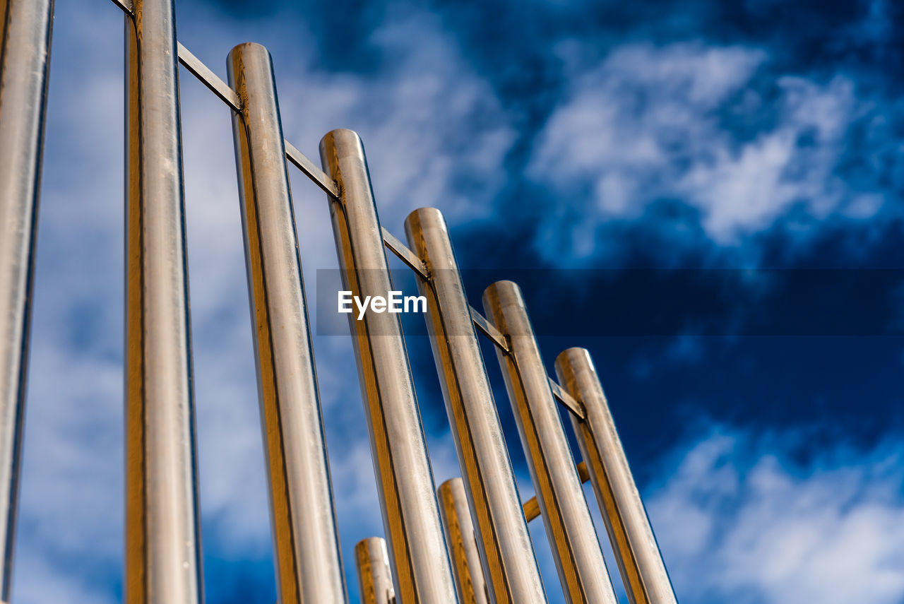 LOW ANGLE VIEW OF WOOD AGAINST BLUE SKY