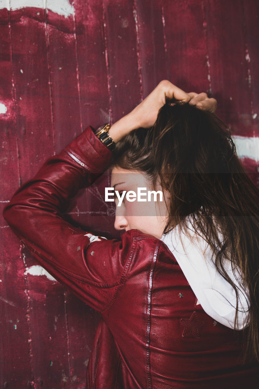 PORTRAIT OF WOMAN WITH RED EYES CLOSED IN HAIR