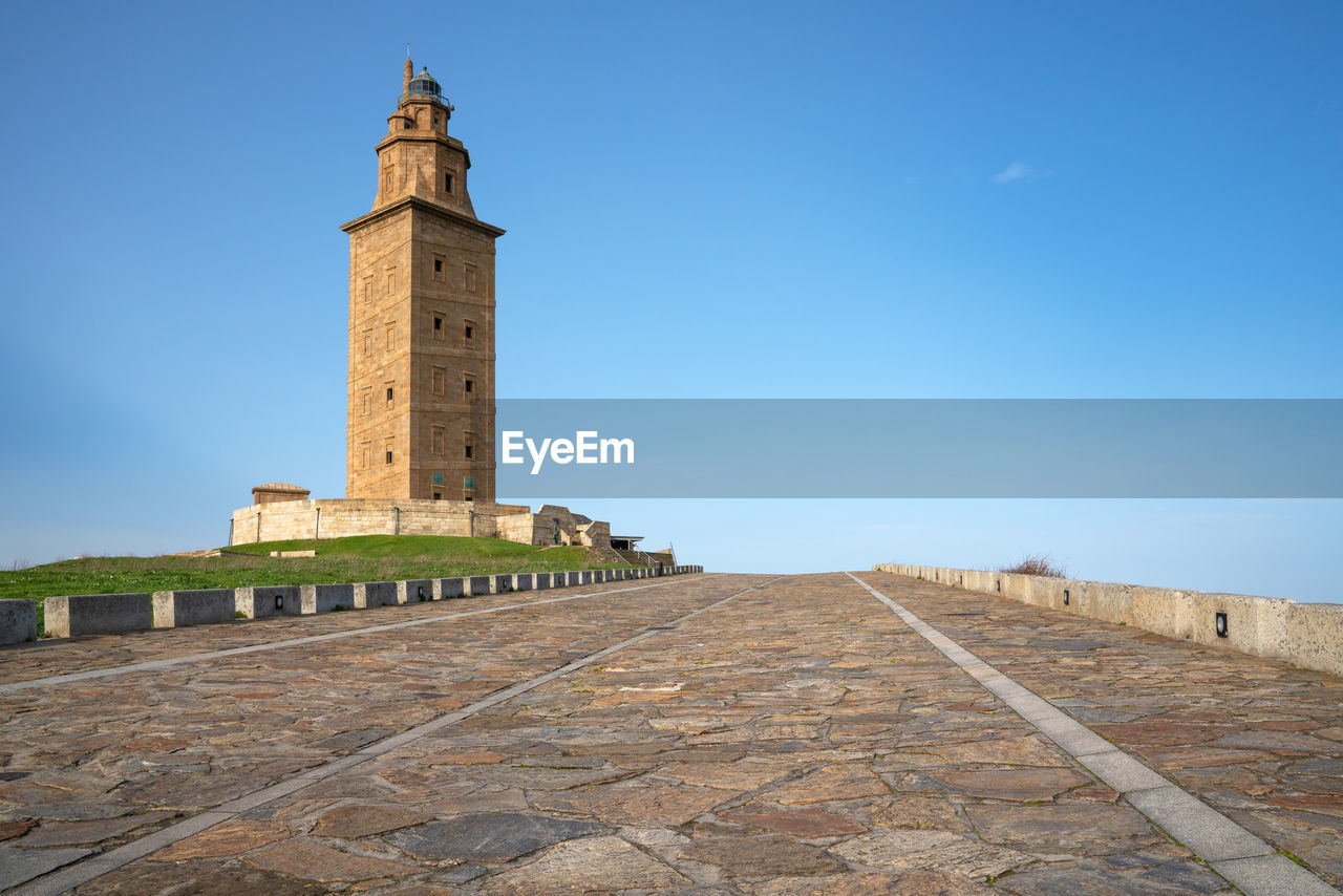 TOWER OF HISTORICAL BUILDING AGAINST SKY