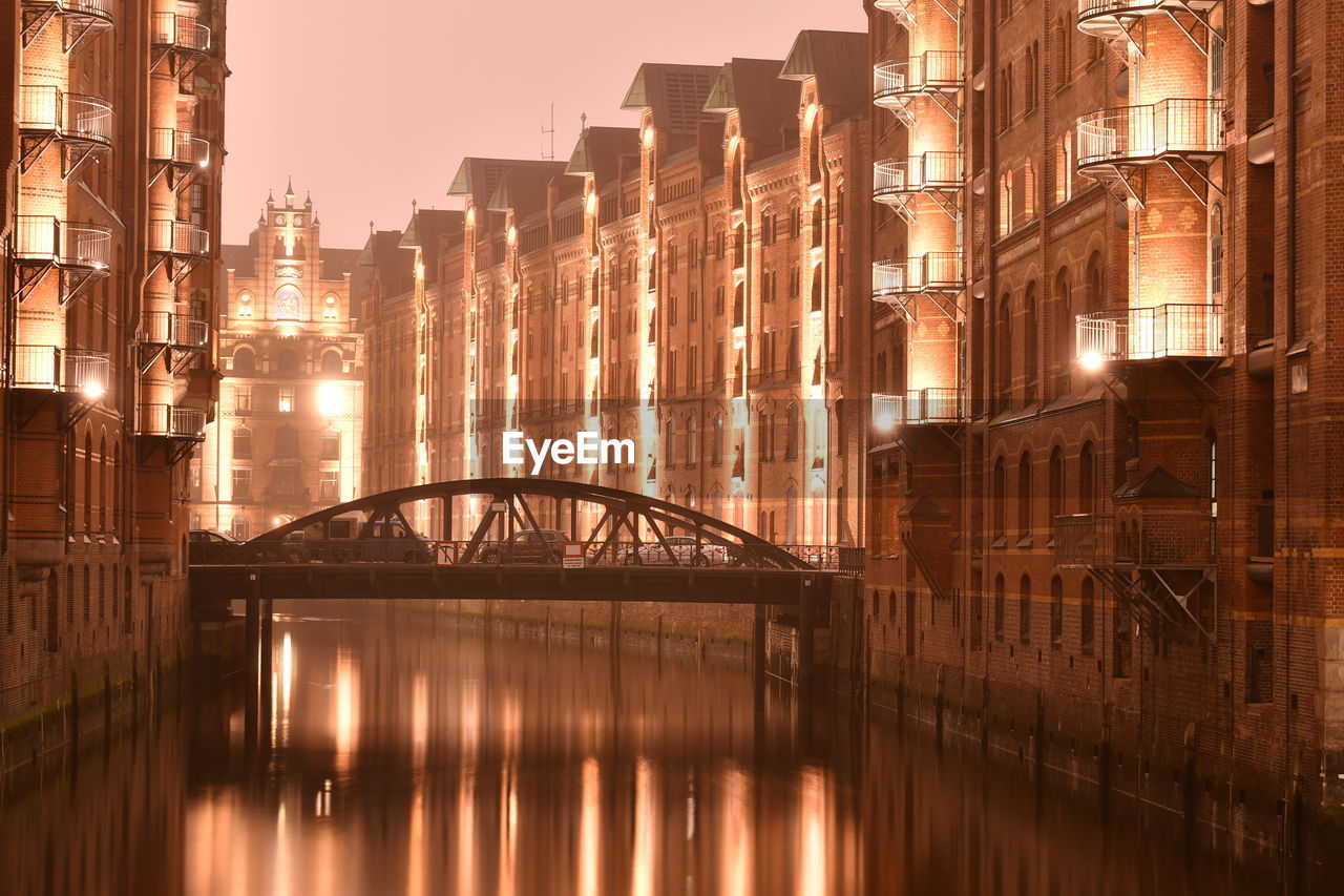 VIEW OF BRIDGE IN CITY