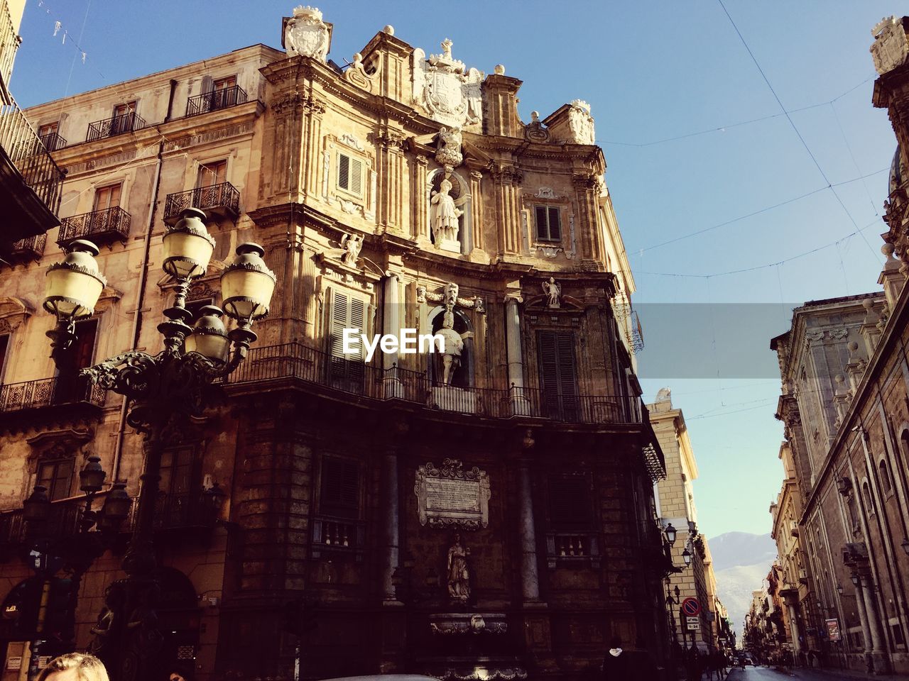 LOW ANGLE VIEW OF BUILDINGS IN THE CITY