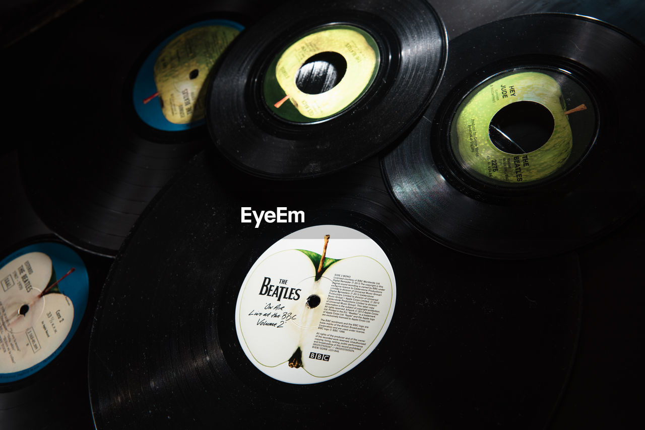 HIGH ANGLE VIEW OF ELECTRIC FAN IN KITCHEN