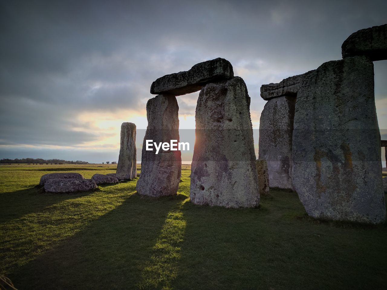 STONE STRUCTURE ON FIELD AGAINST SKY
