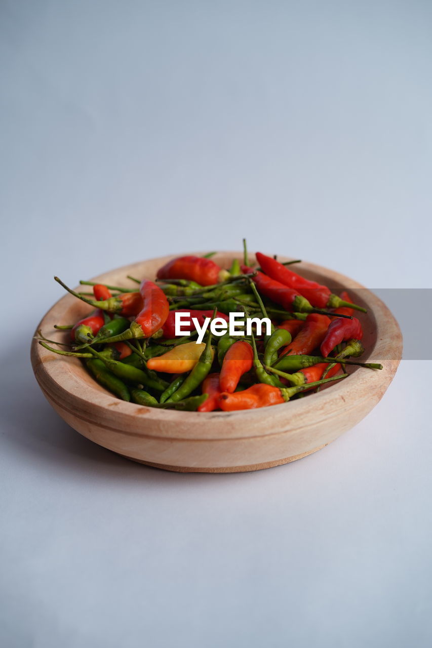 CLOSE-UP OF SALAD IN BOWL