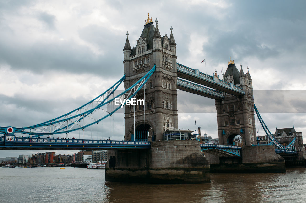 VIEW OF BRIDGE OVER RIVER IN CITY