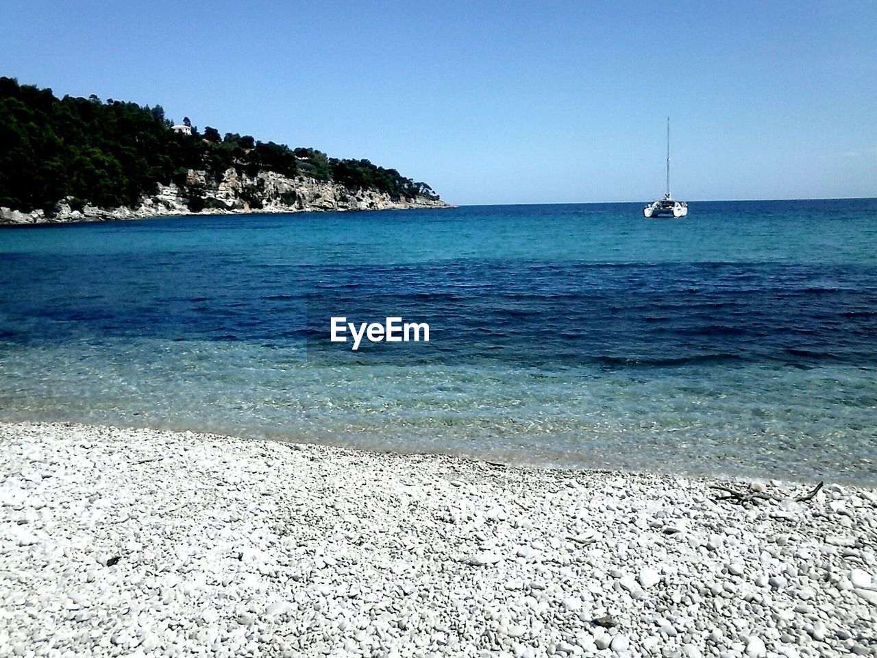 SCENIC VIEW OF SEASCAPE AGAINST SKY