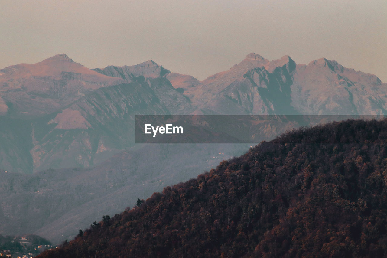 SCENIC VIEW OF ROCKY MOUNTAINS AGAINST SKY