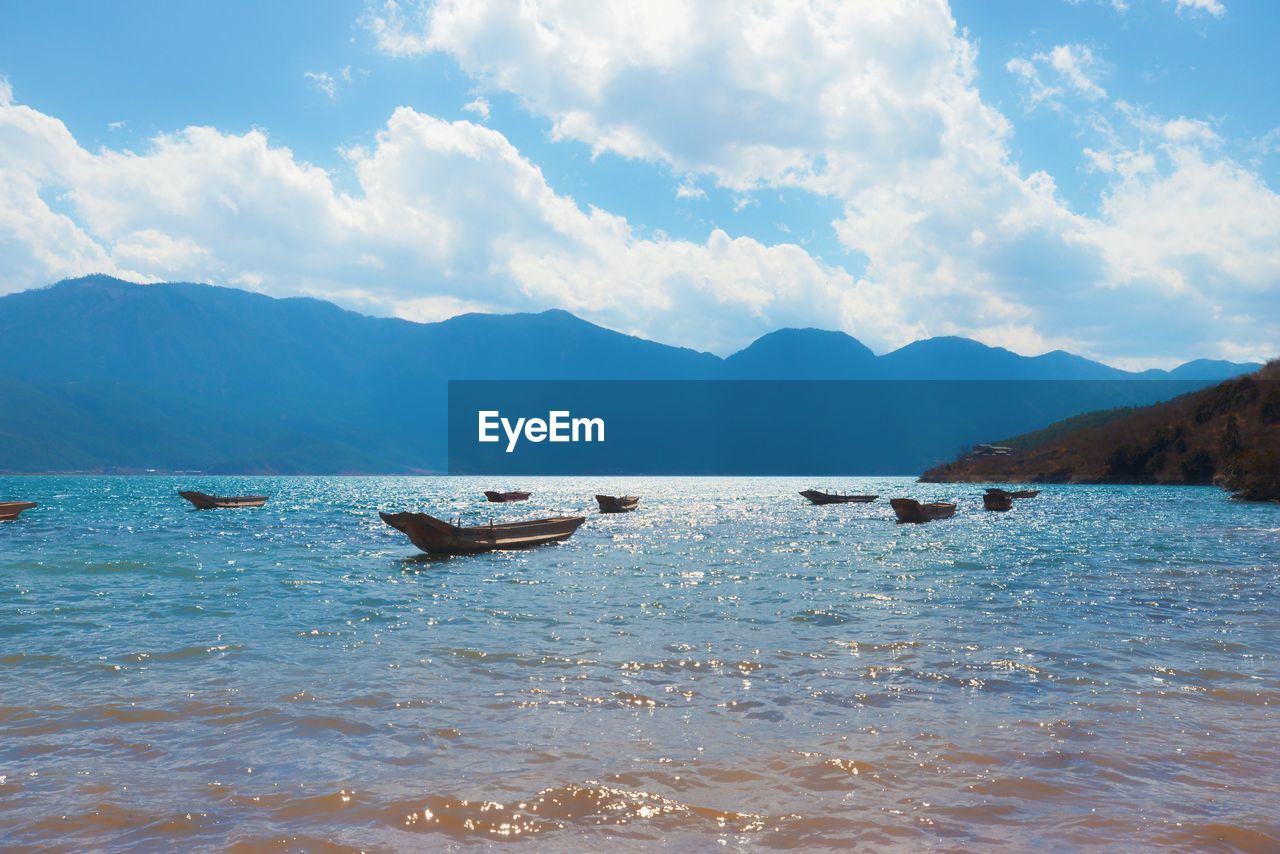 SCENIC VIEW OF SEA AGAINST MOUNTAIN