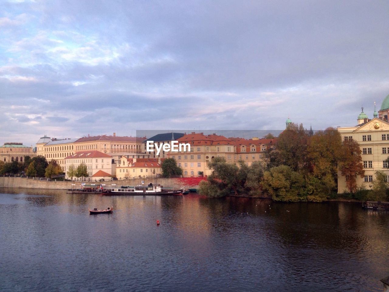 SCENIC VIEW OF RIVER AGAINST SKY