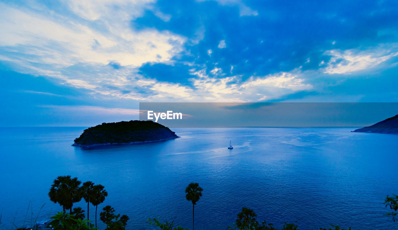 SCENIC VIEW OF SEA AND ROCKS