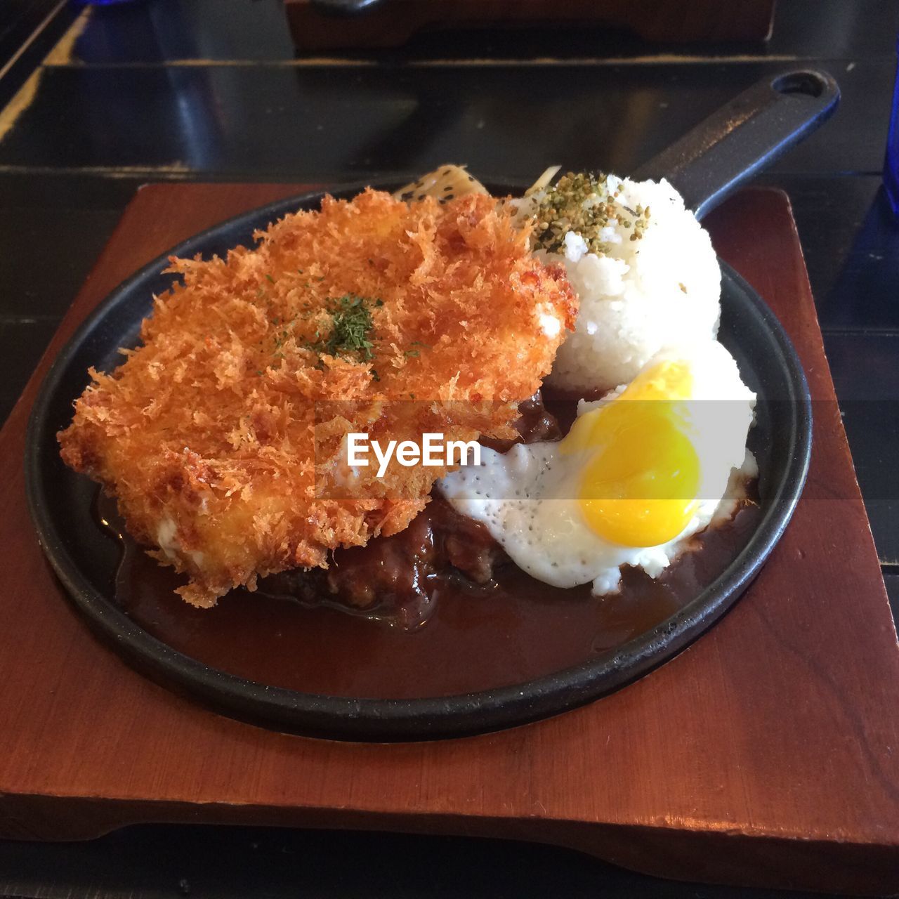 CLOSE-UP OF BREAKFAST ON PLATE
