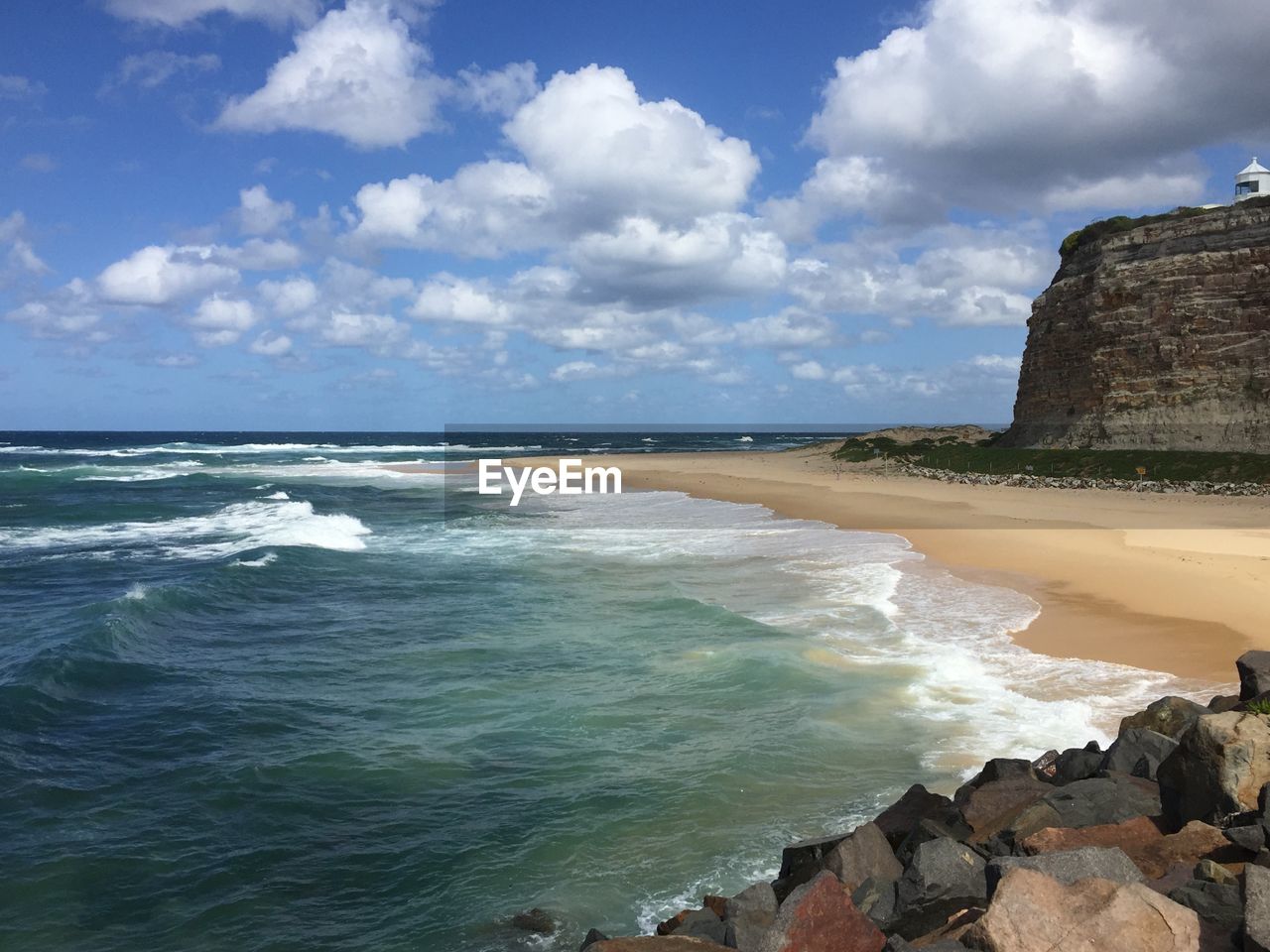 PANORAMIC VIEW OF BEACH AGAINST SKY