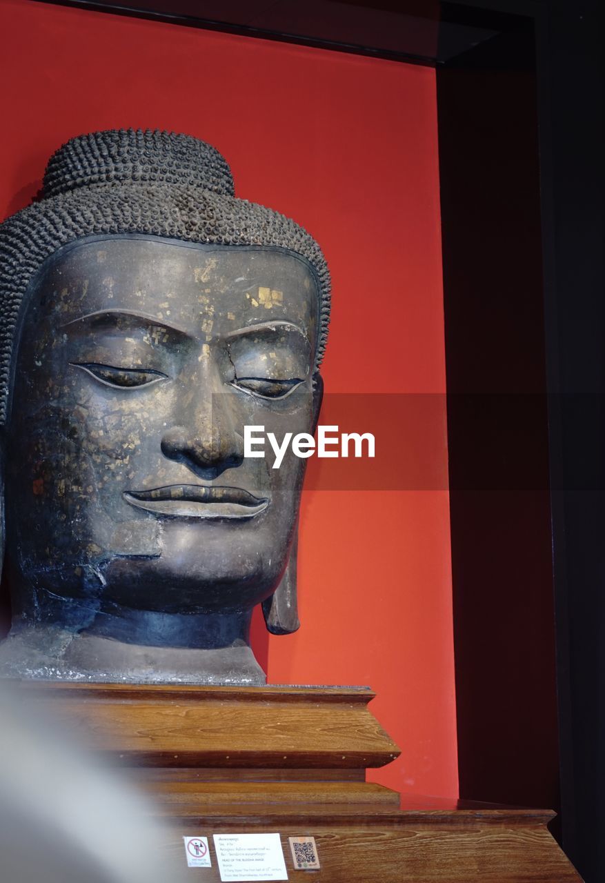 CLOSE-UP OF BUDDHA STATUE