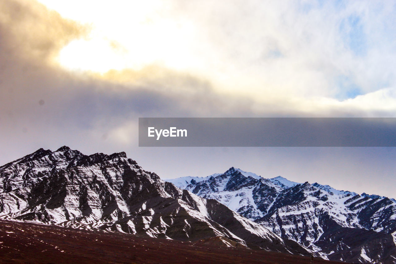 SNOWCAPPED MOUNTAIN AGAINST SKY