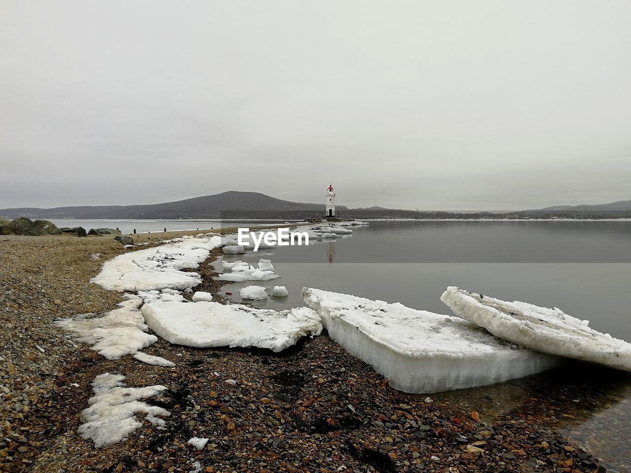 SCENIC VIEW OF FROZEN SEA AGAINST SKY DURING WINTER