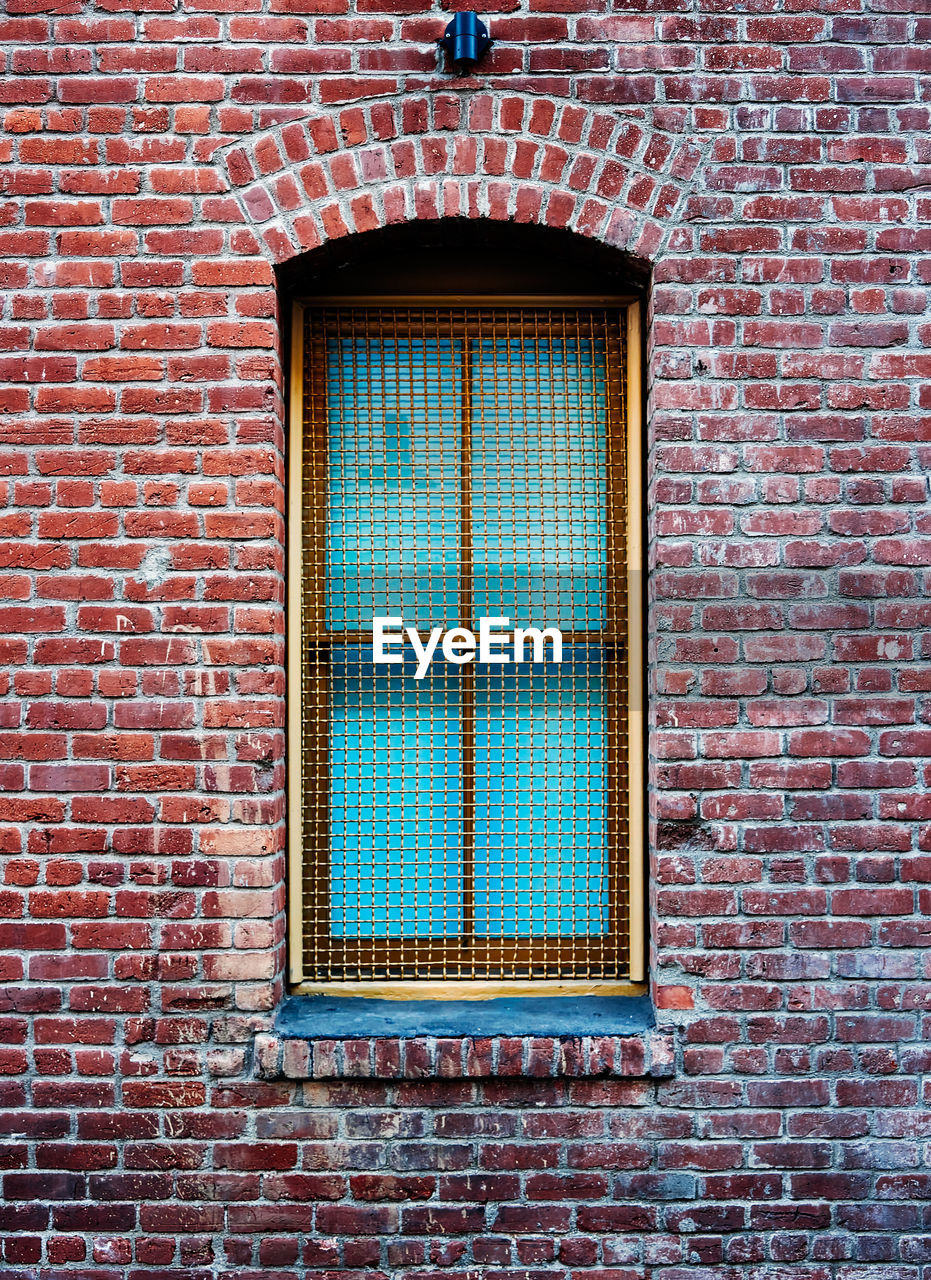 LOW ANGLE VIEW OF WINDOW ON WALL OF BUILDING