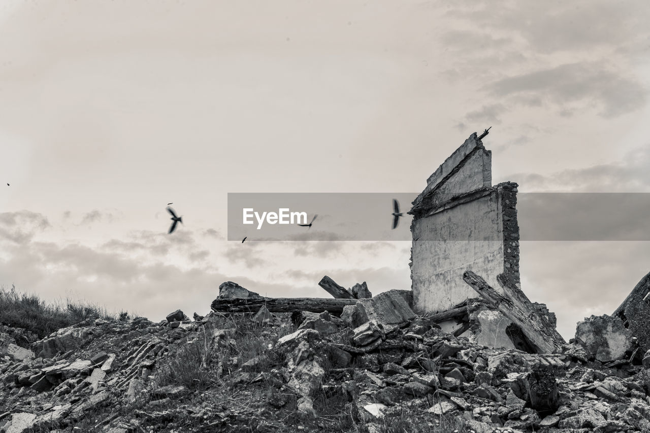 LOW ANGLE VIEW OF ABANDONED BUILDING AGAINST SKY