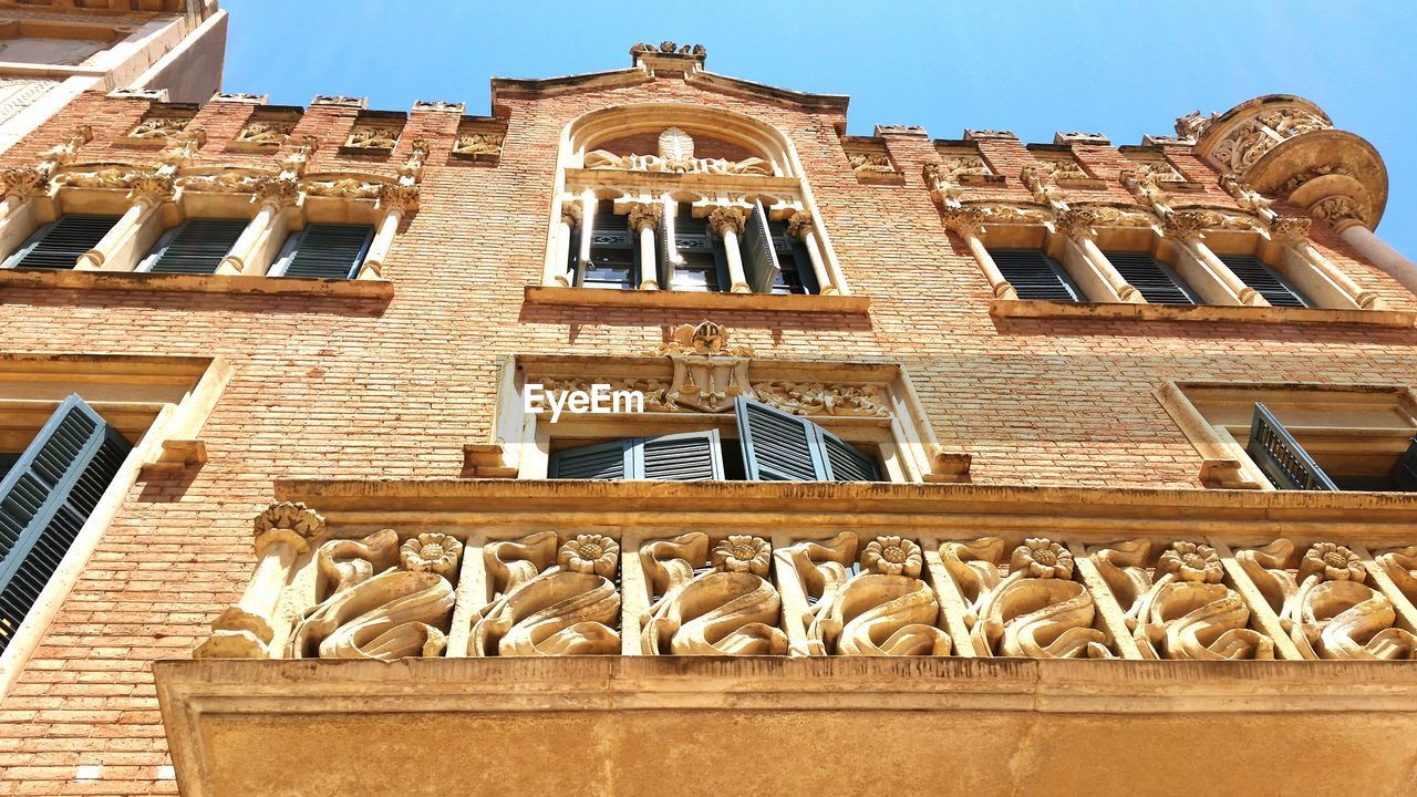 LOW ANGLE VIEW OF RESIDENTIAL BUILDING