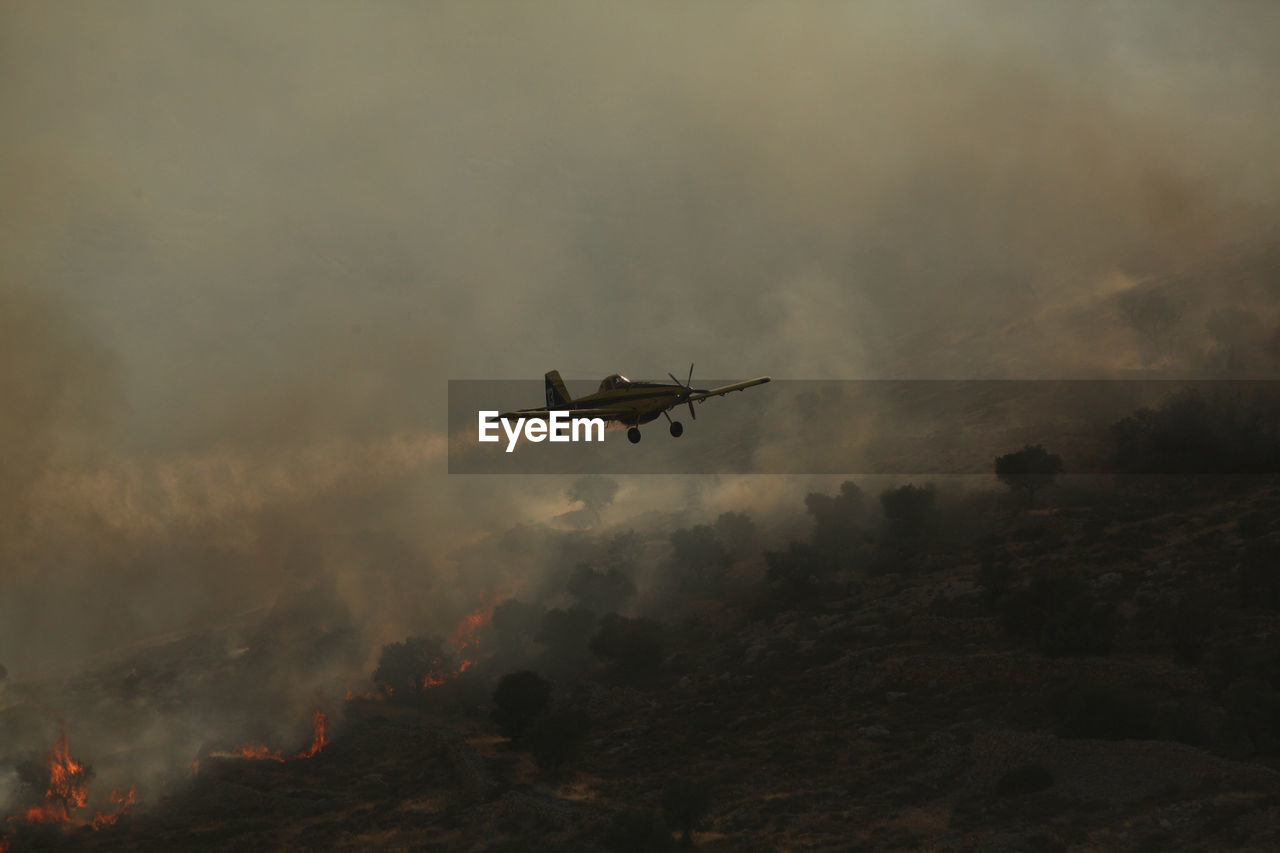 Air tractor at-802 fire fighting aircraft extinguishing a fire