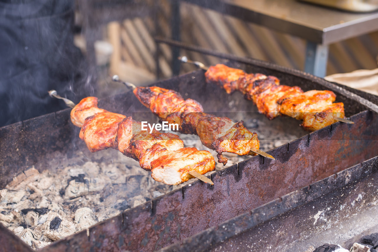 CLOSE-UP OF MEAT ON BARBECUE