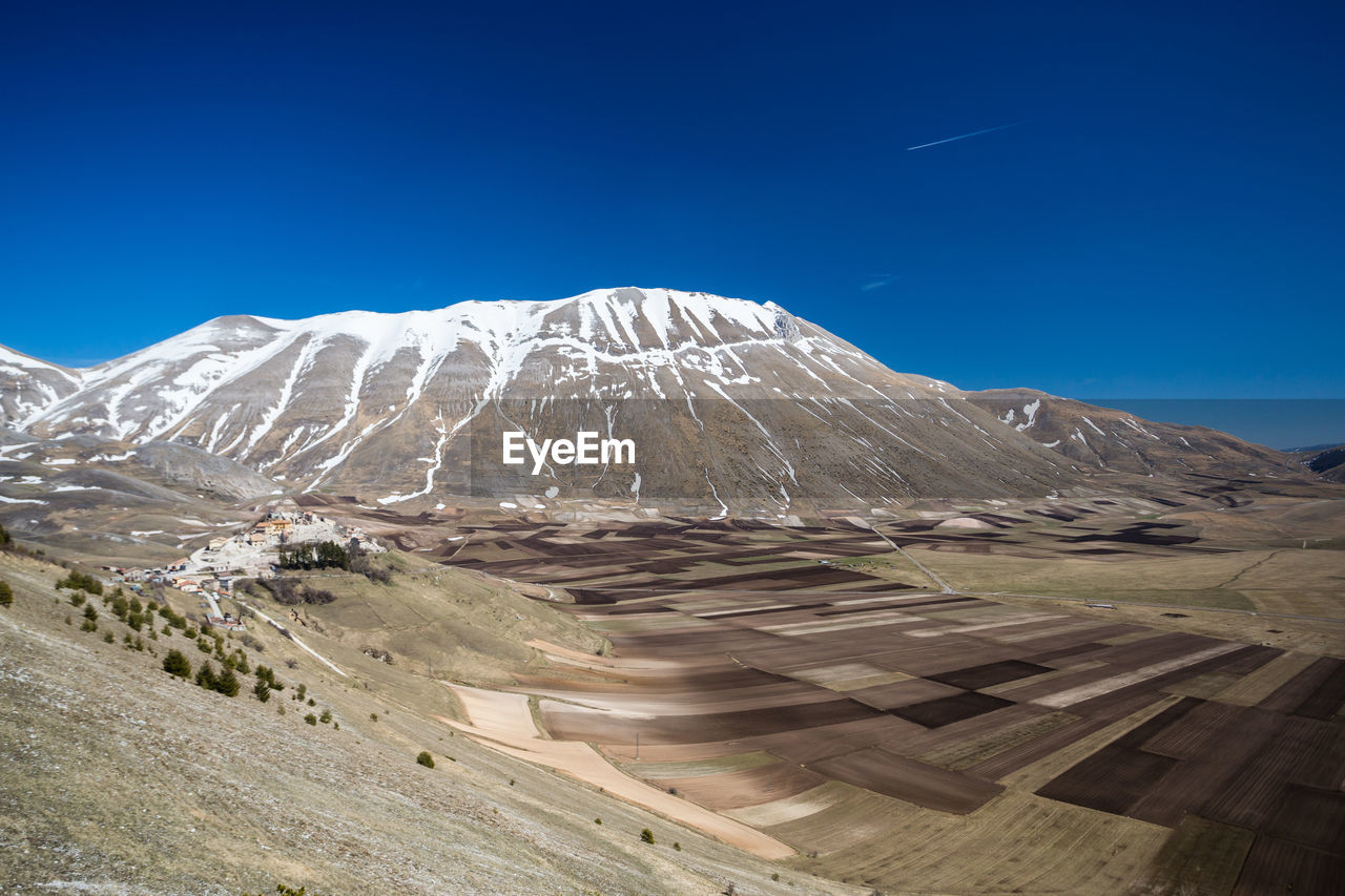 SNOWCAPPED MOUNTAIN AGAINST CLEAR BLUE SKY