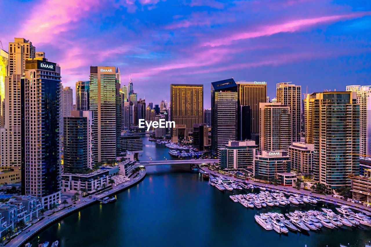 PANORAMIC VIEW OF BUILDINGS AGAINST SKY IN CITY