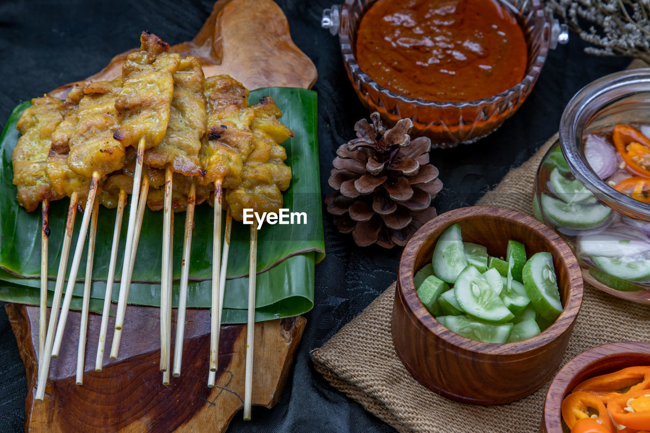 HIGH ANGLE VIEW OF VEGETABLES IN CONTAINER ON TABLE