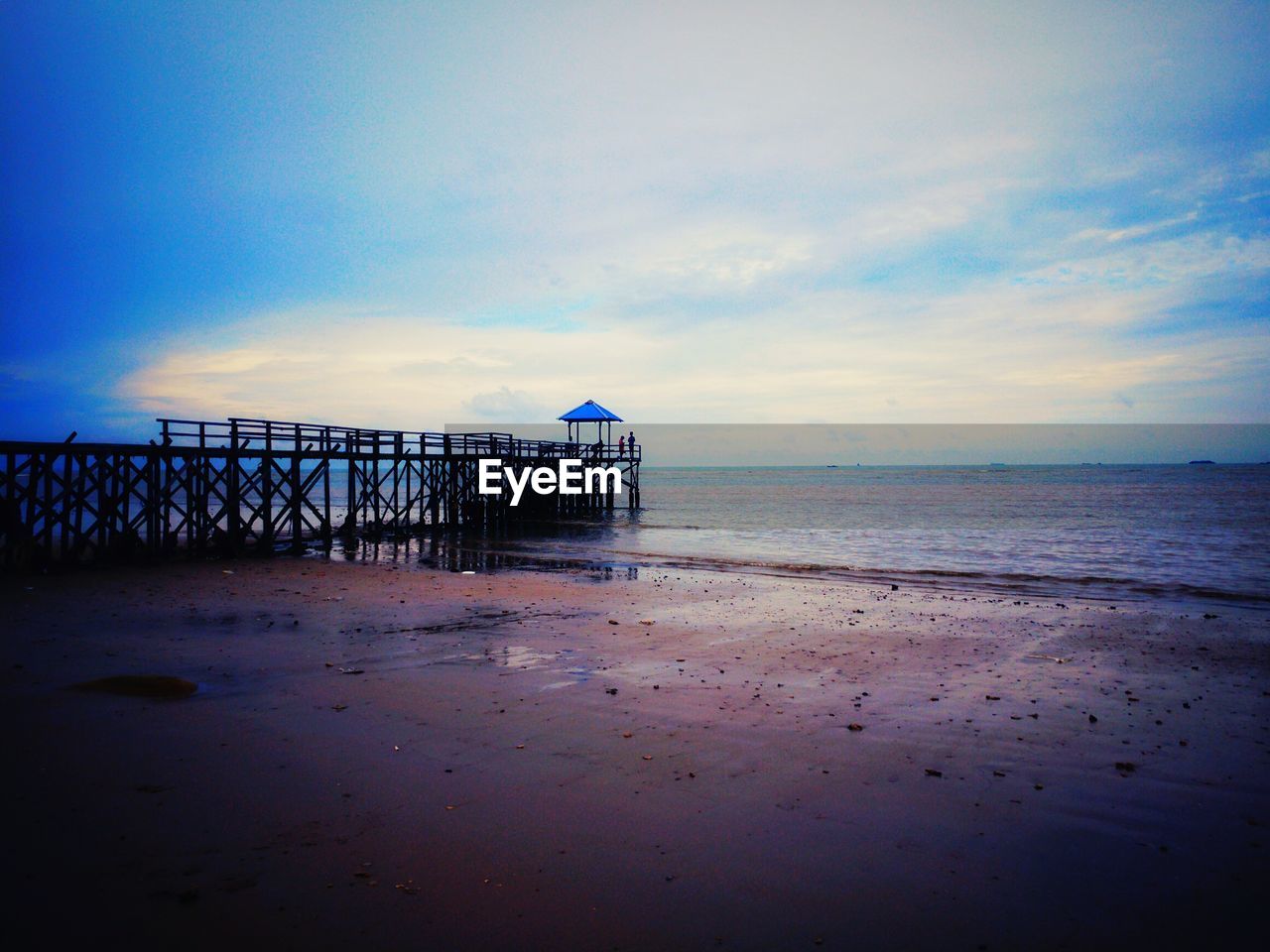 SCENIC VIEW OF PIER ON SEA AGAINST SKY