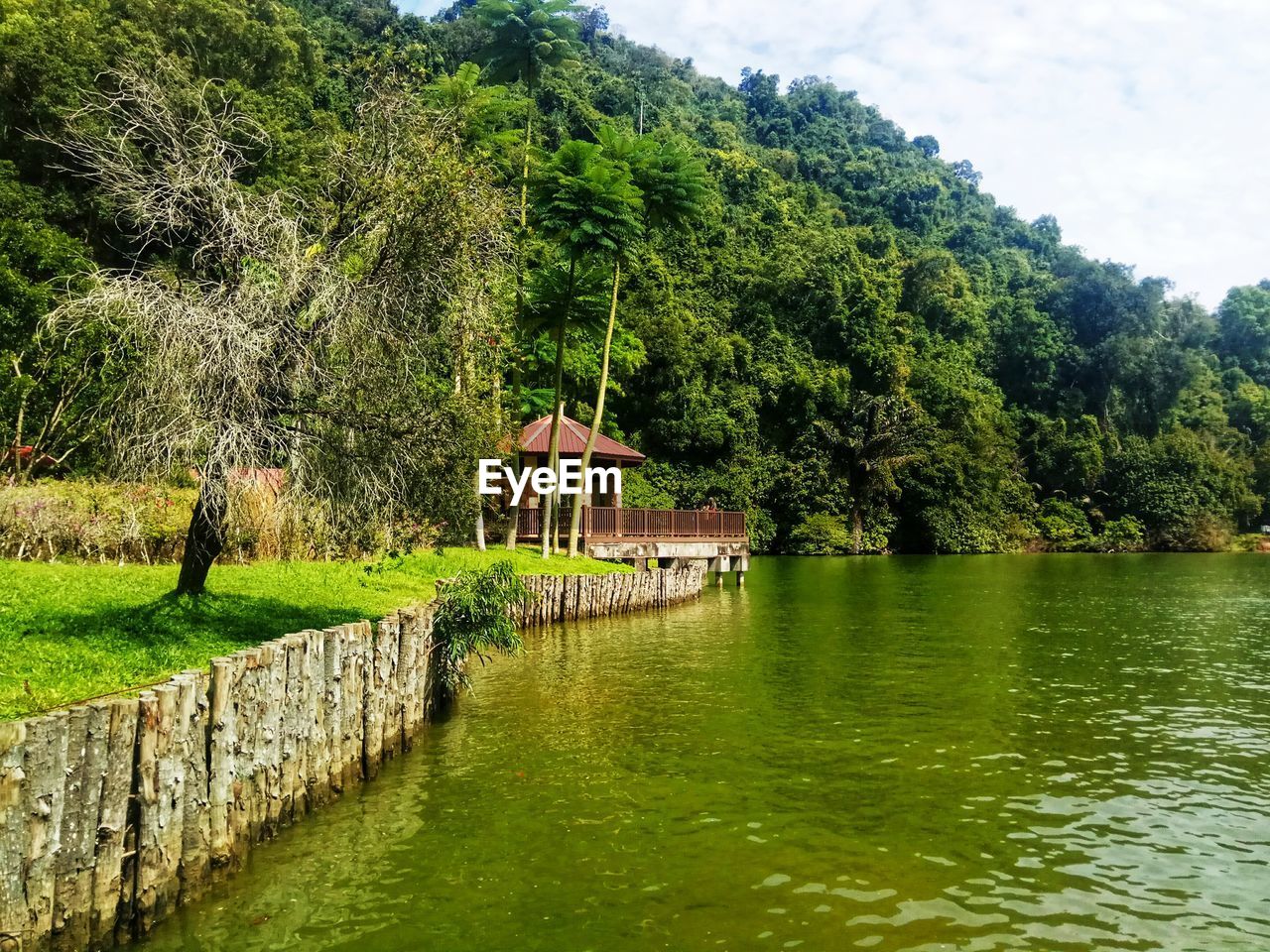 SCENIC VIEW OF LAKE BY BUILDING AGAINST SKY