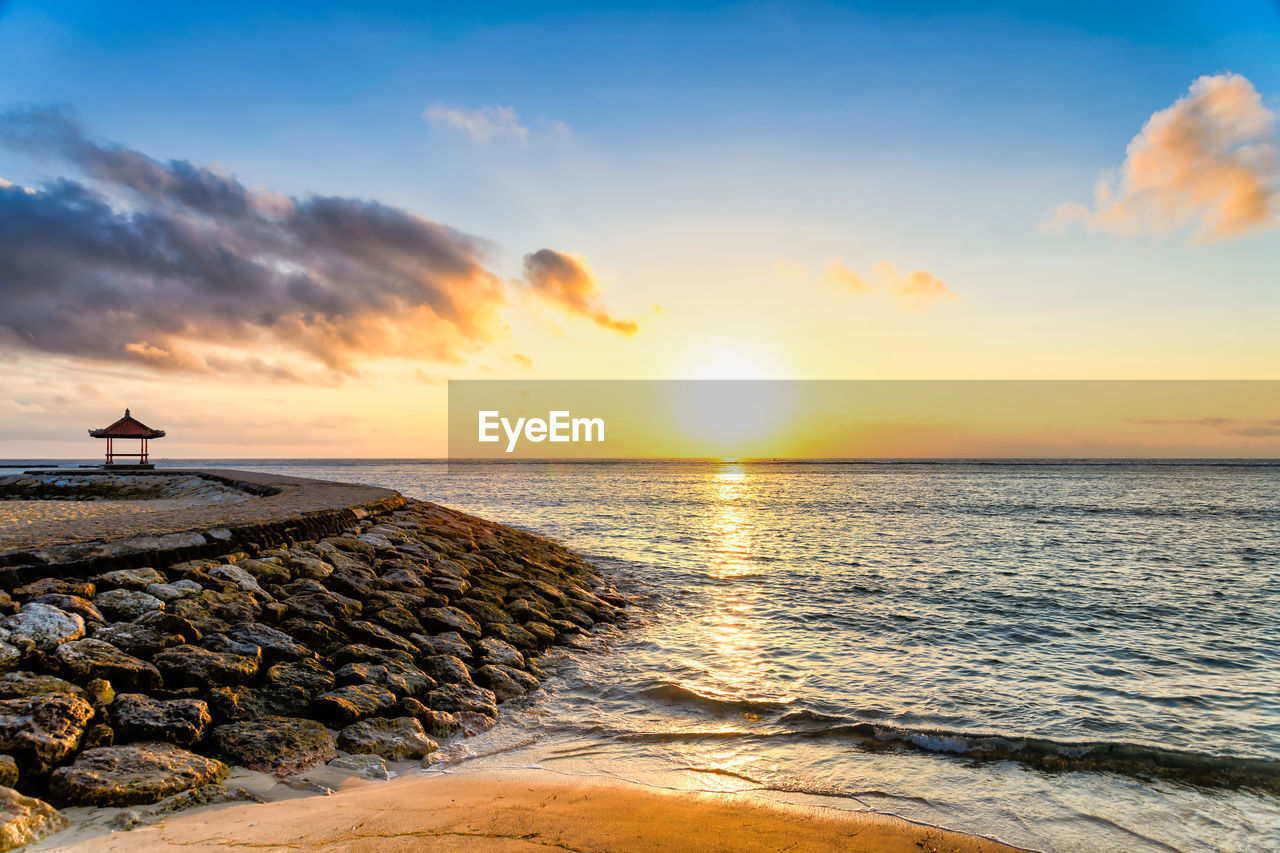 SCENIC VIEW OF SEA AGAINST ORANGE SKY