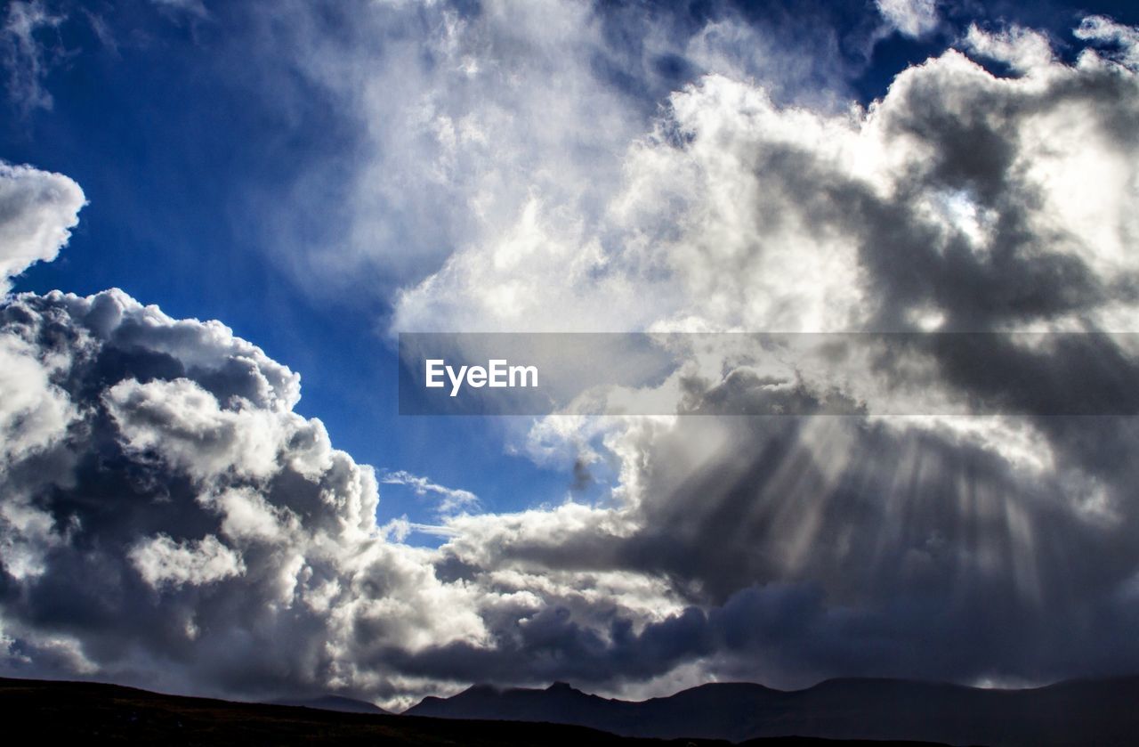 LOW ANGLE VIEW OF CLOUDY SKY