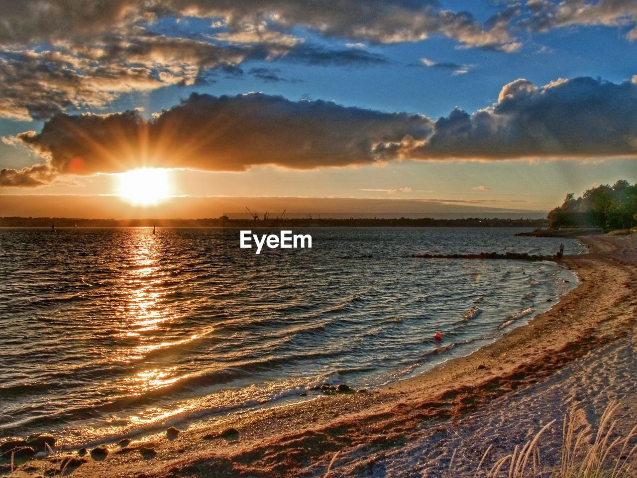 SCENIC VIEW OF SUNSET OVER SEA