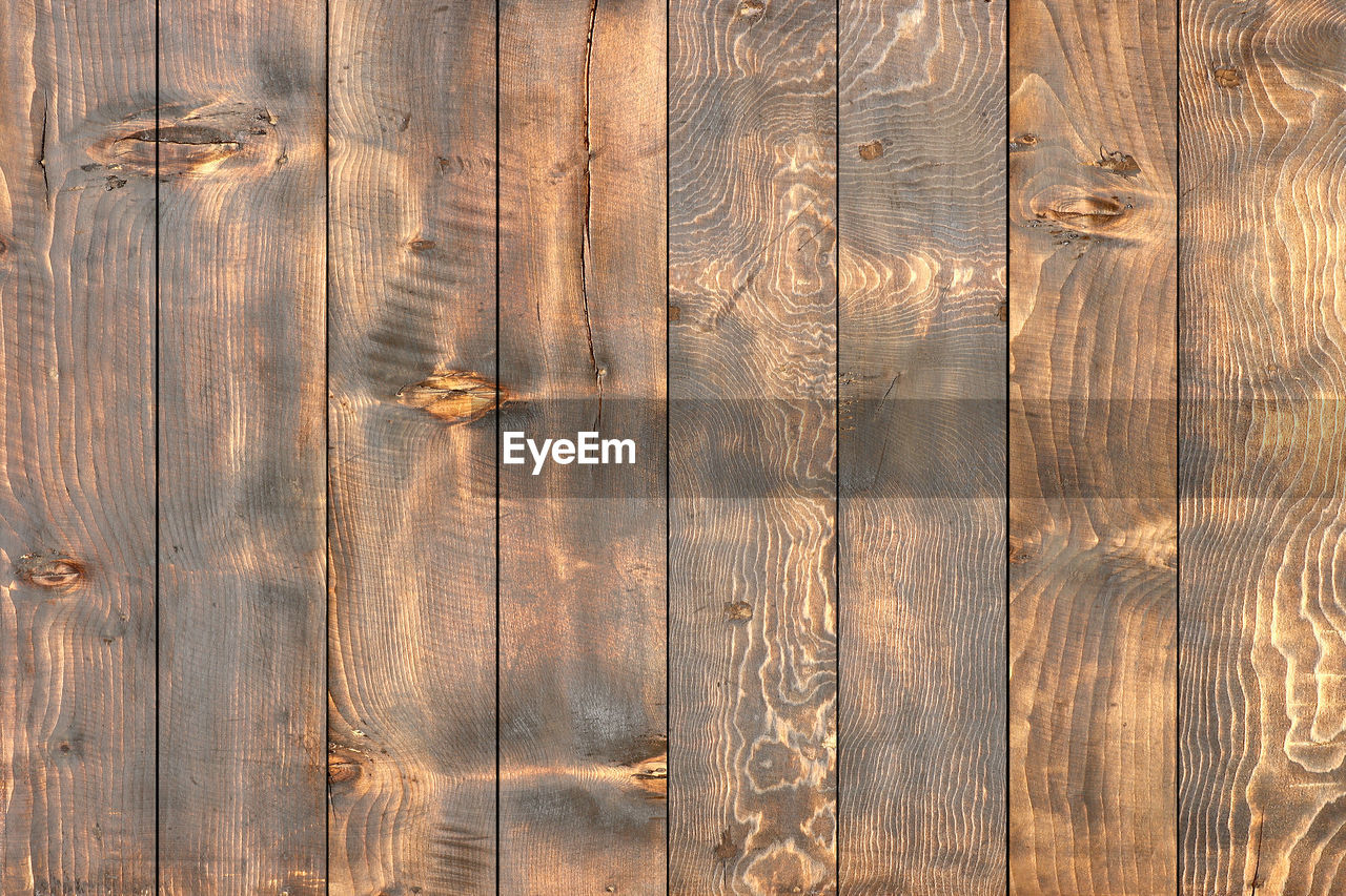 FULL FRAME SHOT OF WOODEN PLANKS