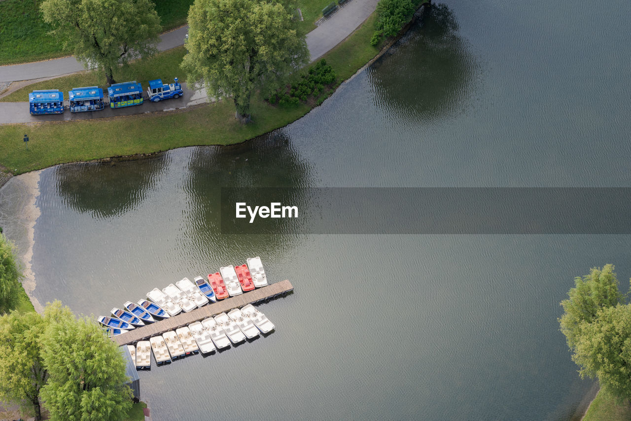 HIGH ANGLE VIEW OF FLOATING ON WATER