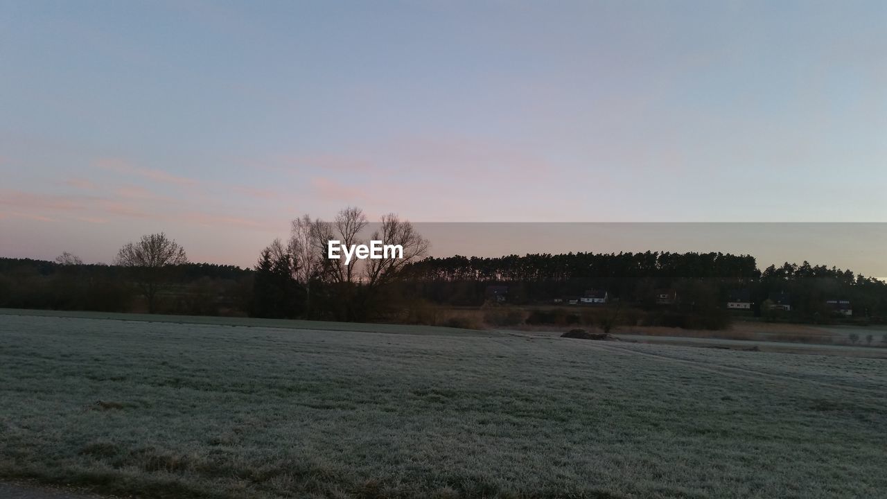 SCENIC VIEW OF FIELD AGAINST SKY DURING WINTER