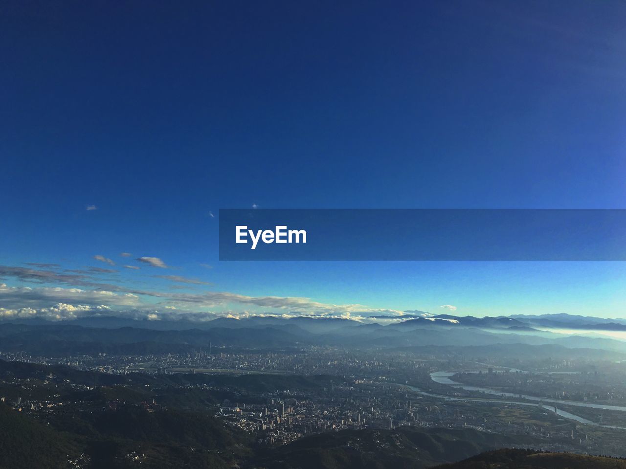 SCENIC VIEW OF SEA AGAINST BLUE SKY