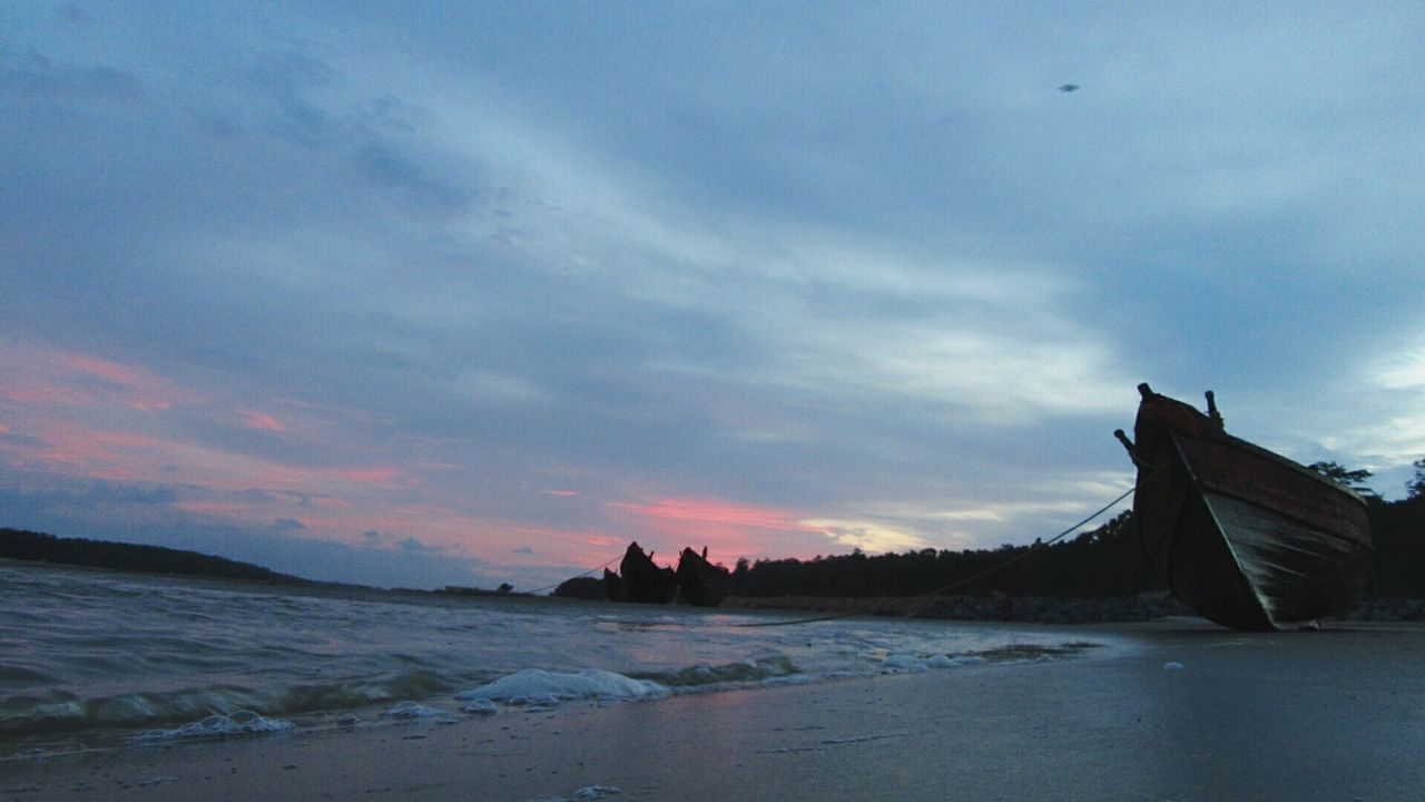 SCENIC VIEW OF SEA AGAINST DRAMATIC SKY