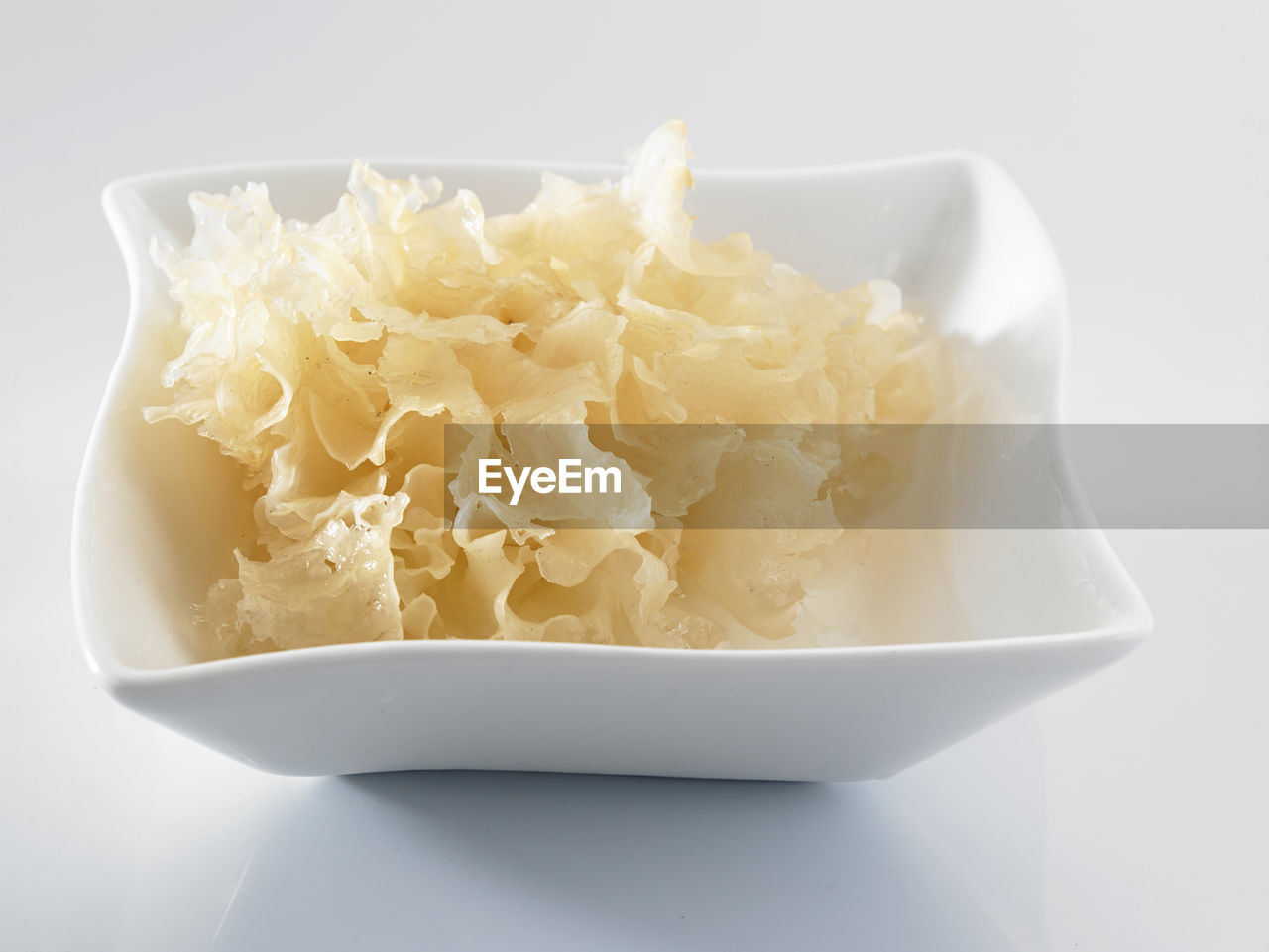 HIGH ANGLE VIEW OF BREAD IN BOWL