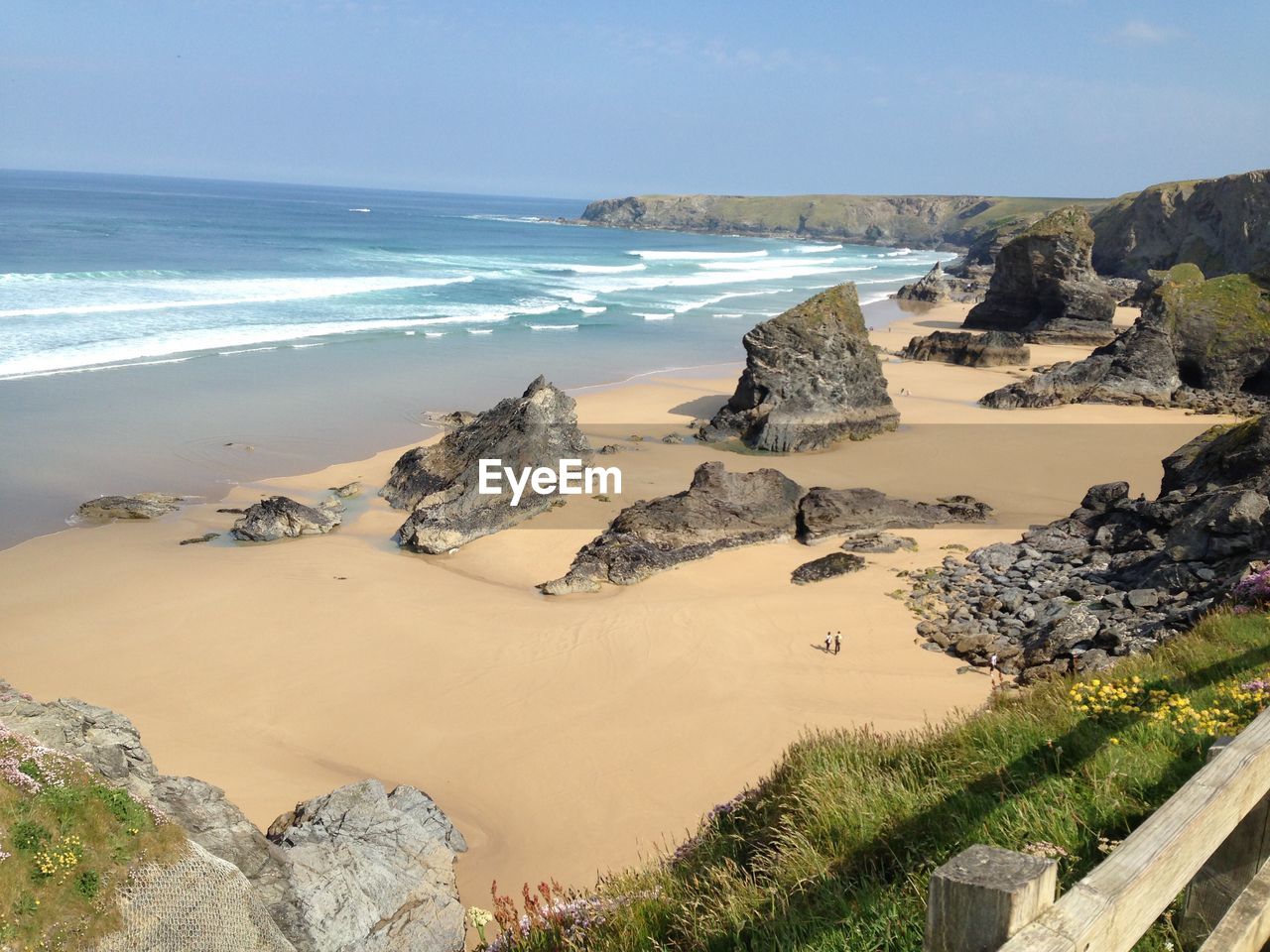 PANORAMIC VIEW OF SEA AND SHORE AGAINST SKY