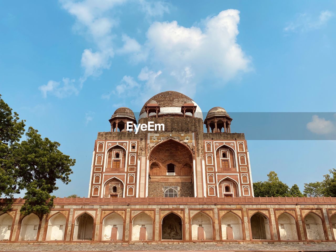 architecture, landmark, travel destinations, built structure, sky, arch, building, religion, travel, place of worship, history, building exterior, nature, the past, cloud, tourism, historic site, city, ancient history, tomb, tree, ancient, outdoors, brick, dome, marble, blue, plant, calligraphy, monument, memorial, day