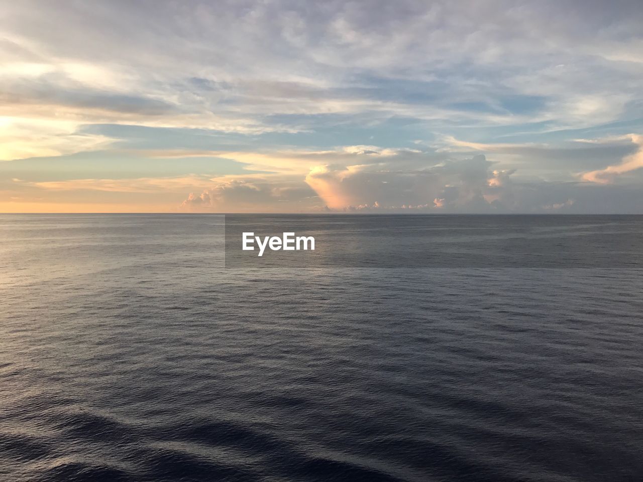 SCENIC VIEW OF SEA AGAINST SUNSET SKY