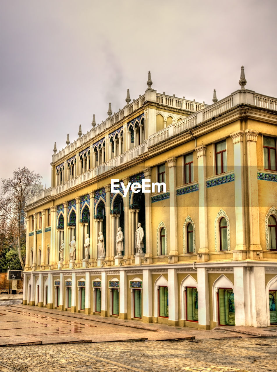 FACADE OF HISTORICAL BUILDING AGAINST SKY