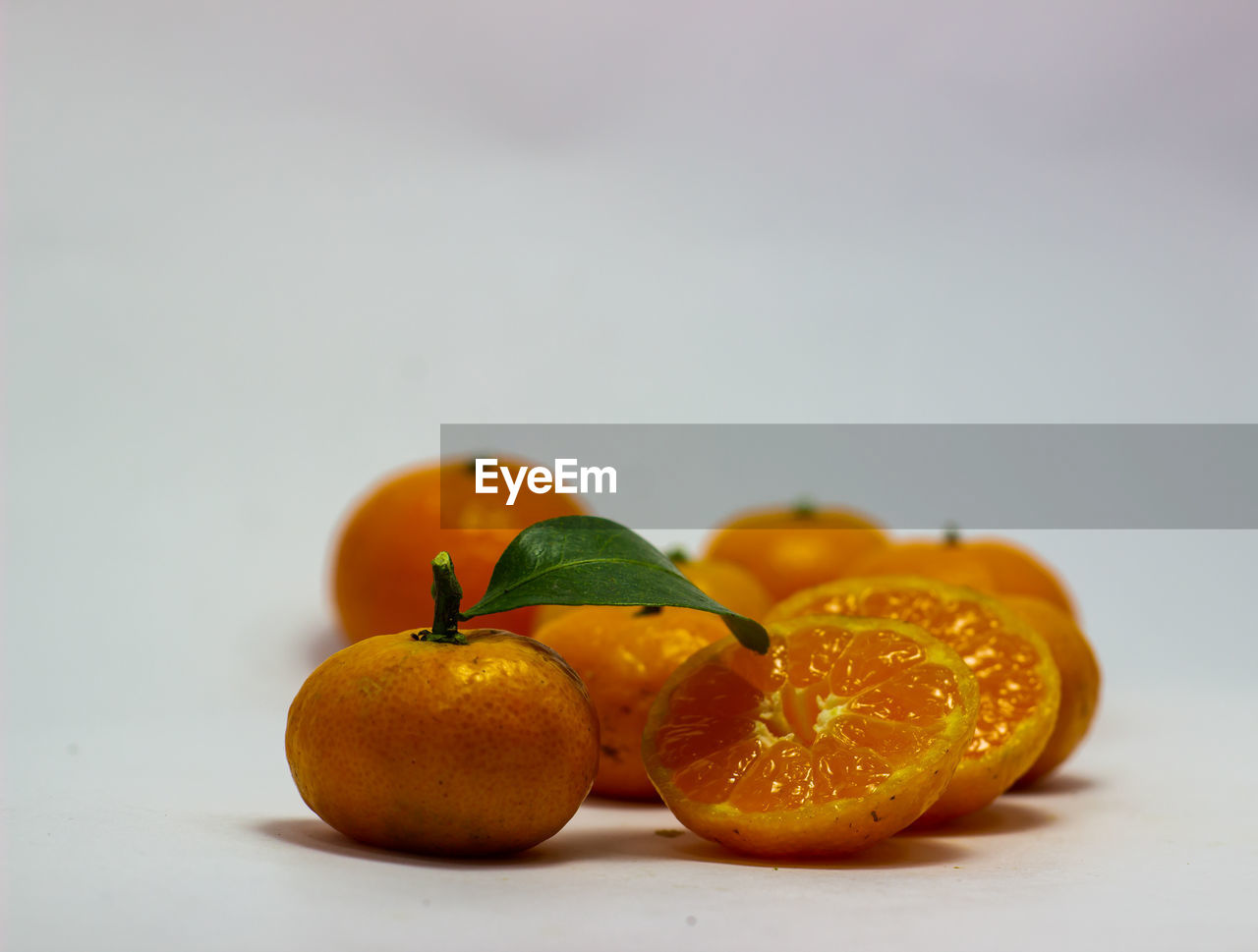 CLOSE-UP OF ORANGE ON TABLE