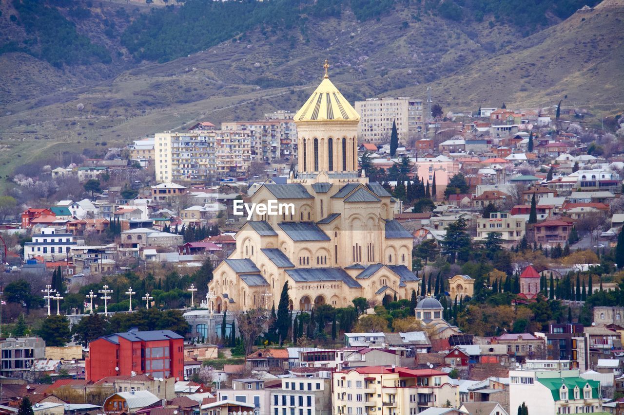 VIEW OF BUILDINGS IN CITY