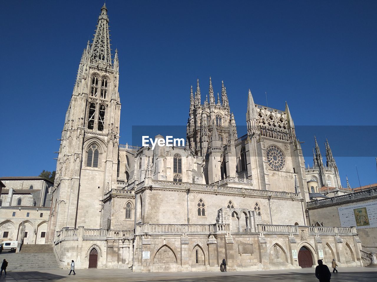 LOW ANGLE VIEW OF CATHEDRAL AGAINST SKY