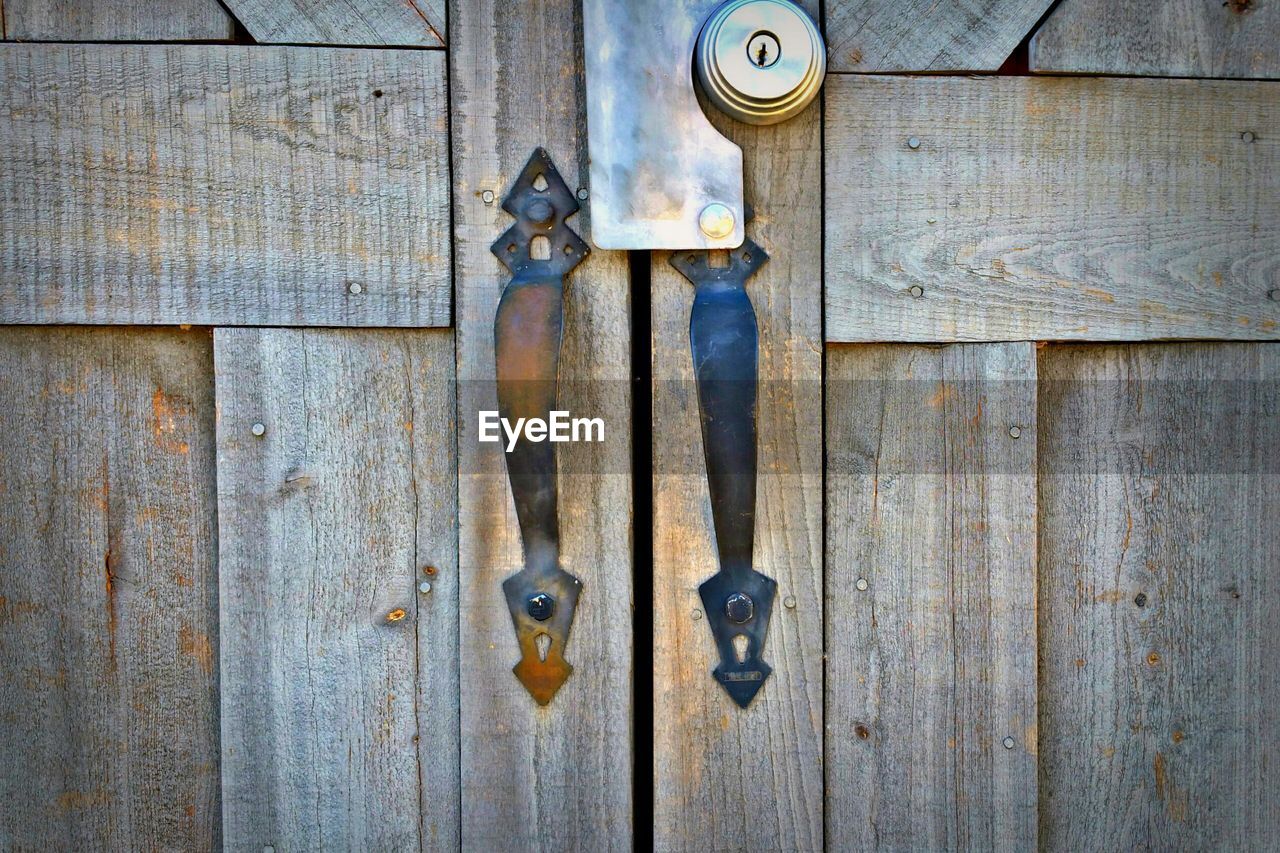 CLOSE-UP OF WOODEN DOOR