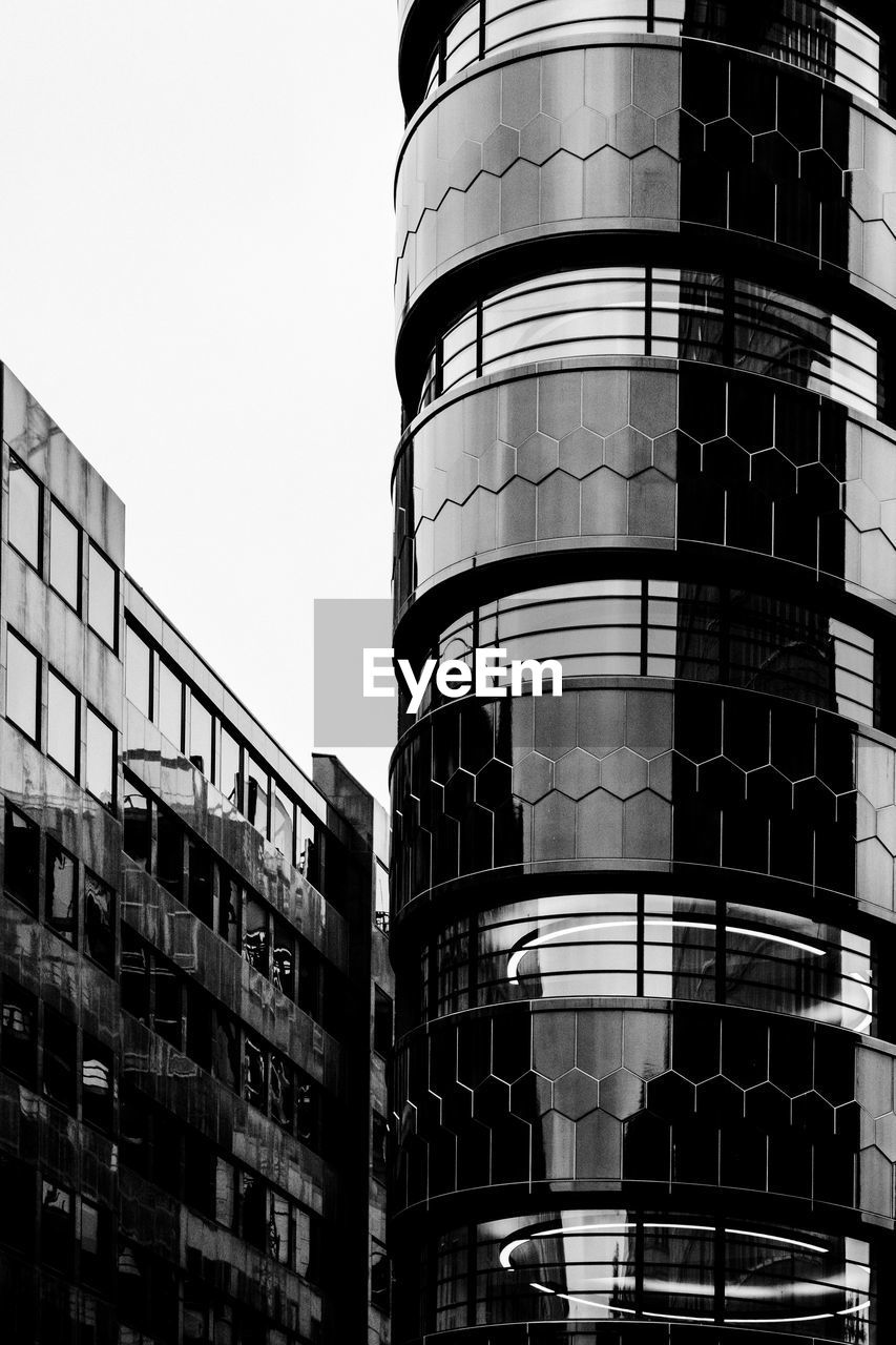 LOW ANGLE VIEW OF MODERN BUILDINGS AGAINST SKY