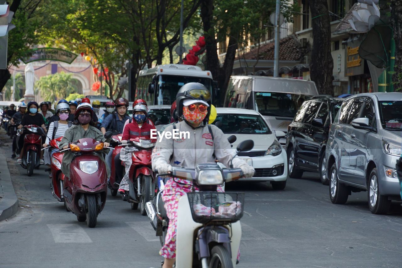 PORTRAIT OF MAN RIDING MOTORCYCLE ON STREET