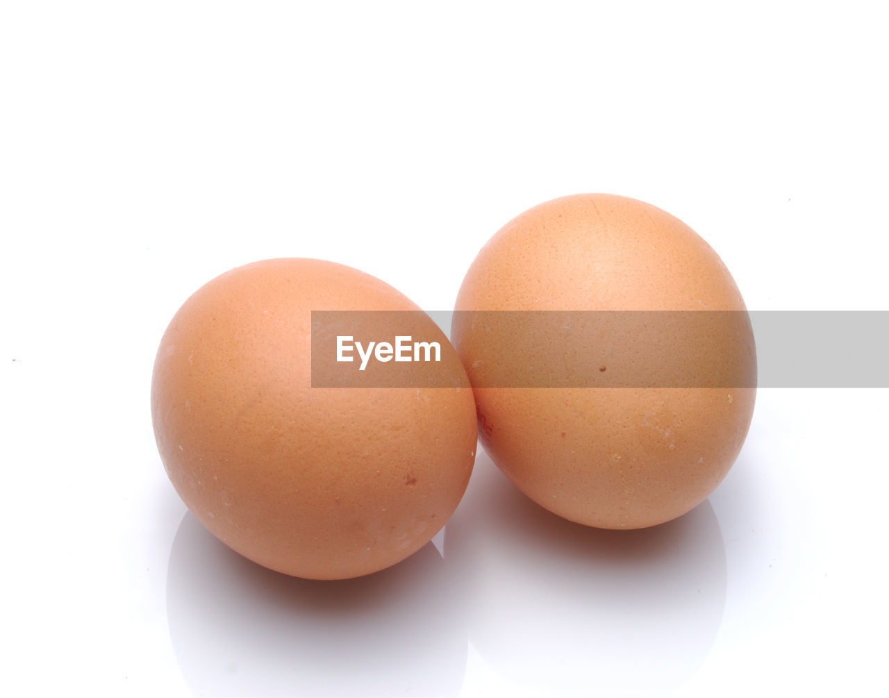 CLOSE-UP OF EGGS